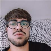 Adapto mis clases al nivel de cada alumno, atendiendo a las necesidades específicas en cada una de las materias relacionadas con las letras